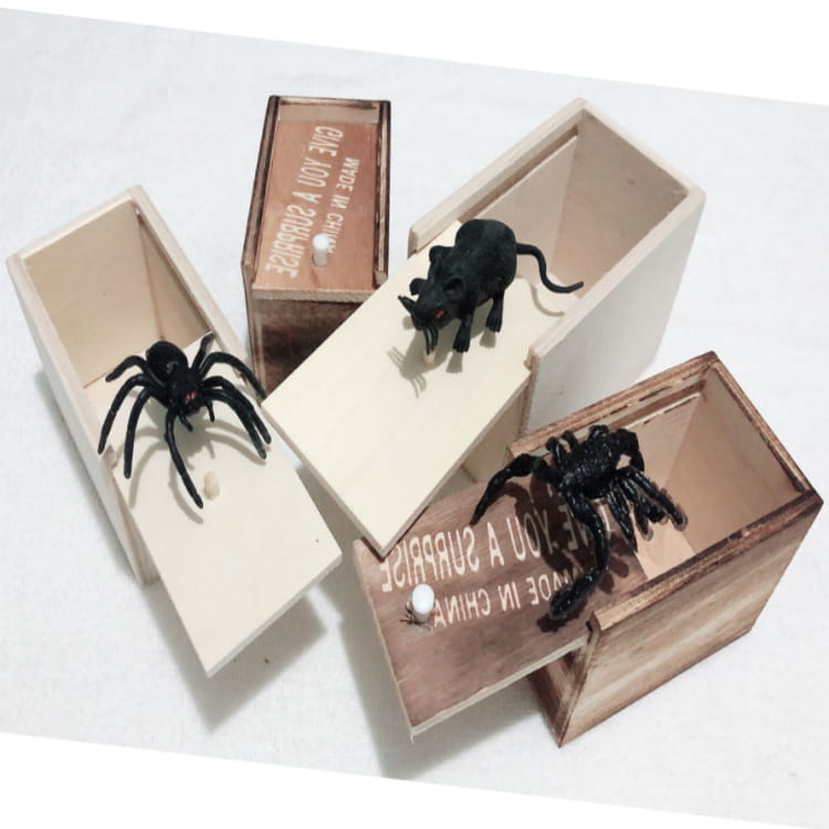 Prank Spider Wooden Scare Box Trick Play Joke Lifelike Surprise April Fools’ Day Funny Novelty Toys Gags Practical Gifts